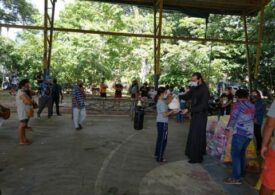 Голодающие Филиппин получают помощь от Русской Церкви
